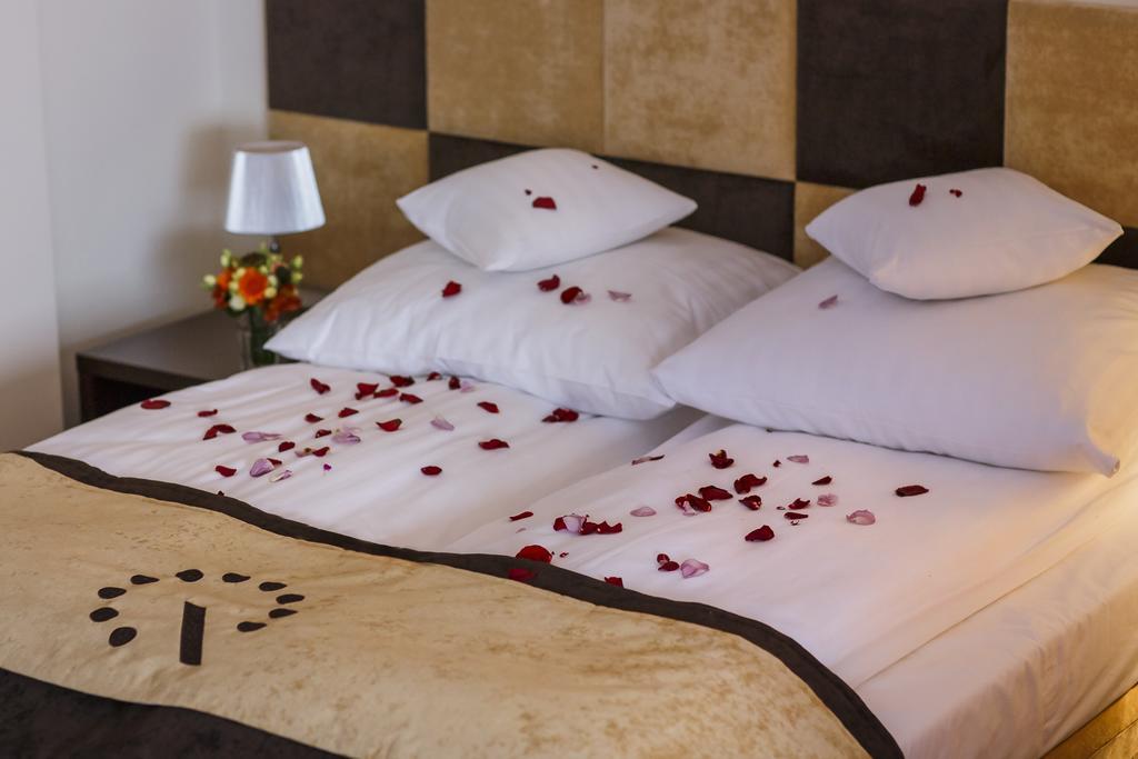 Boutique Hotel'S II Rewolucji Lodz  Ngoại thất bức ảnh